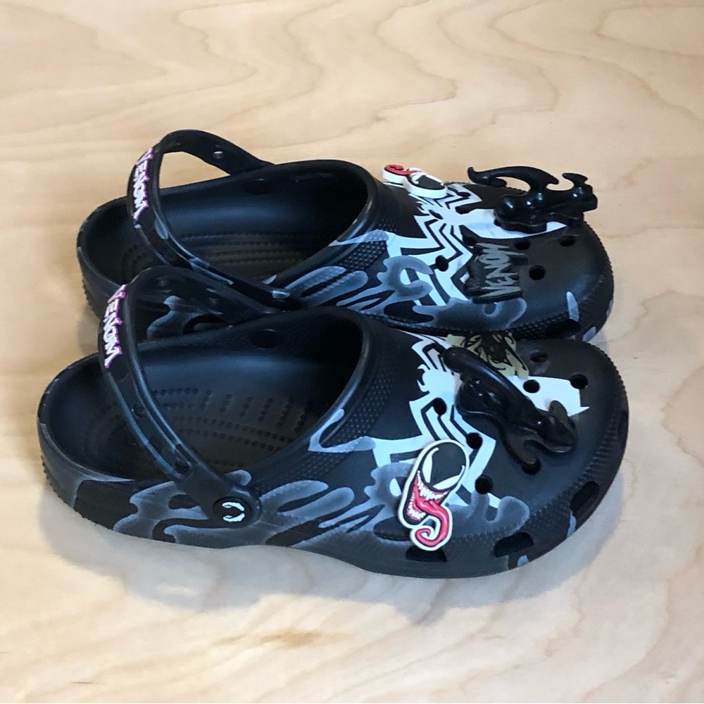 Crocs Spider Man Black Venmo Clogs Unisex Men Sz 7 Women Sz 9.